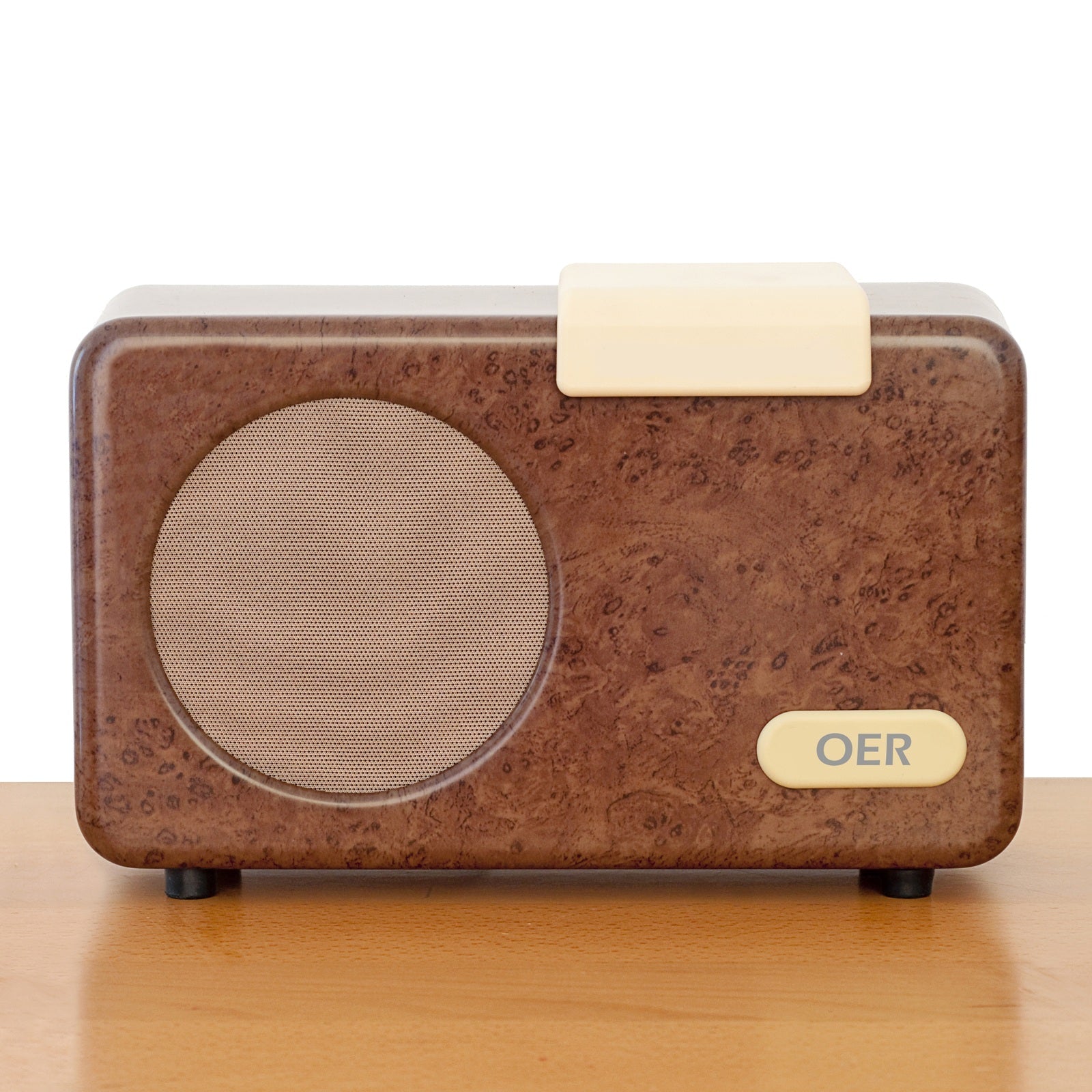 OER Muziekspeler Walnoot – Gebruiksvriendelijke radio die rust en herinneringen bevordert voor ouderen en dementie.